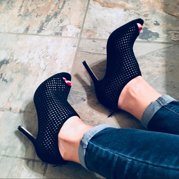 Madden Girl Shoes - 💋Madden Girl ‘Renzo’ Perforated Peep Toes💋